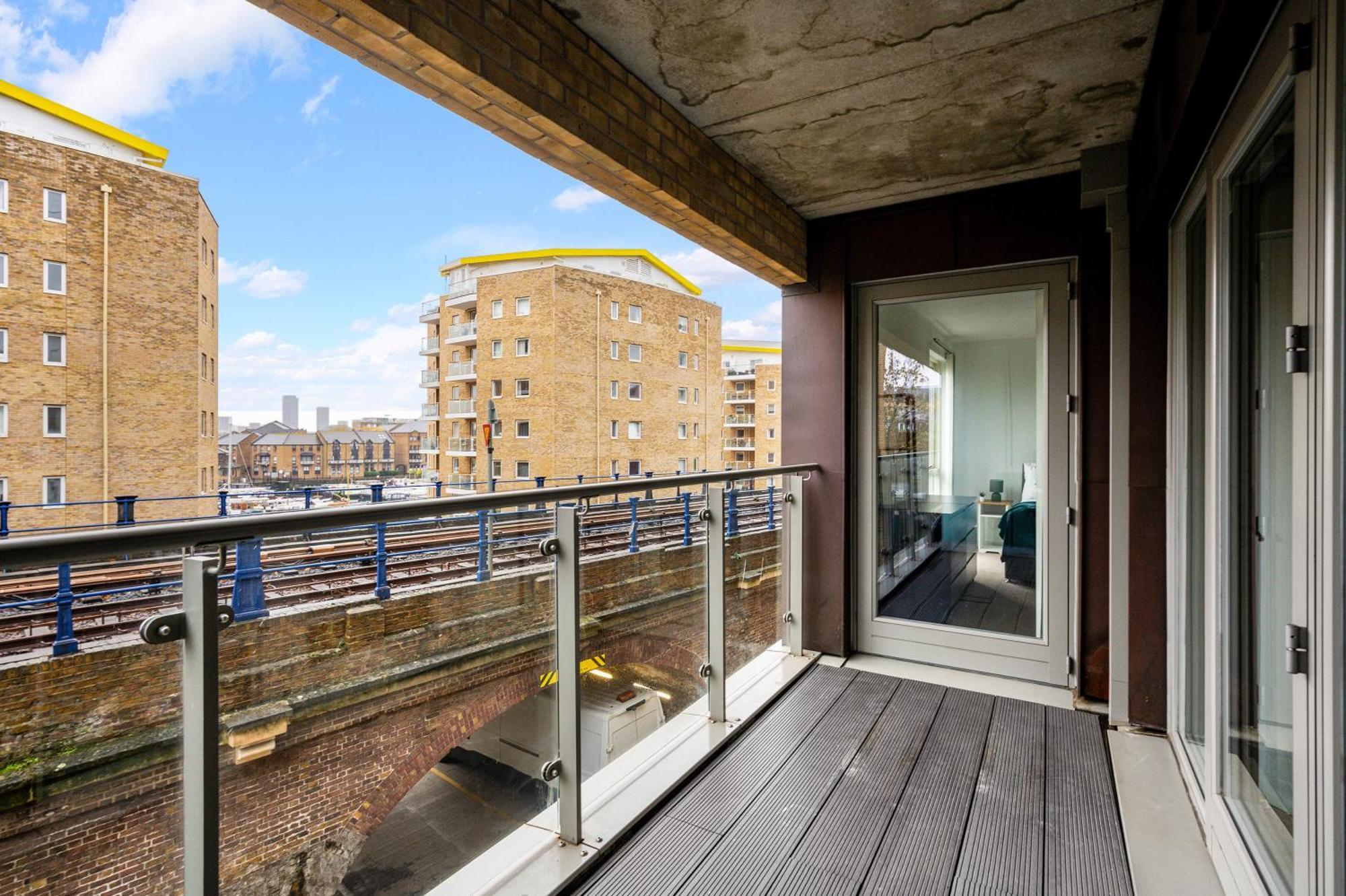 Canary Chic 2 Bedroom With Marina Views